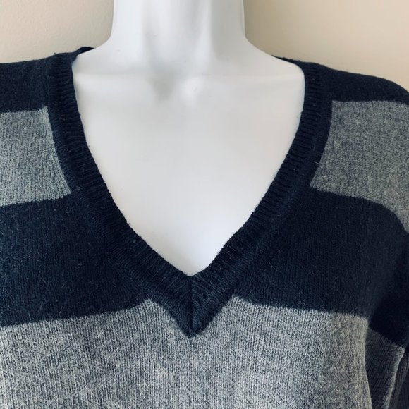 GAP V-neck striped grey and black size M - Picture 5 of 11
